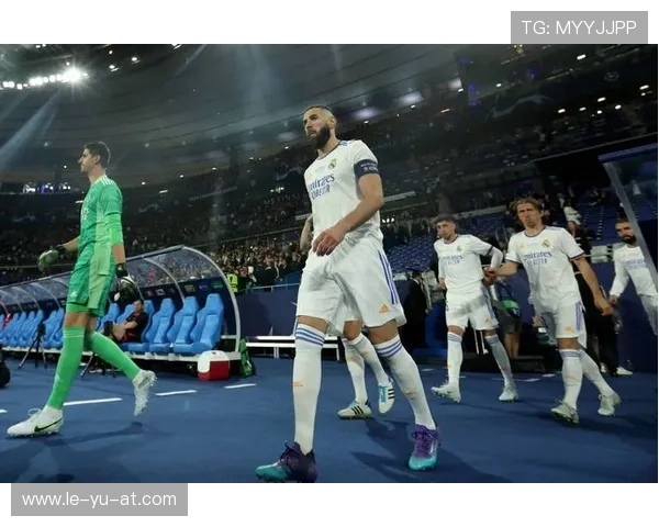 本泽马如何从绿叶前锋蜕变为金球得主？解读法国球星的传奇之路