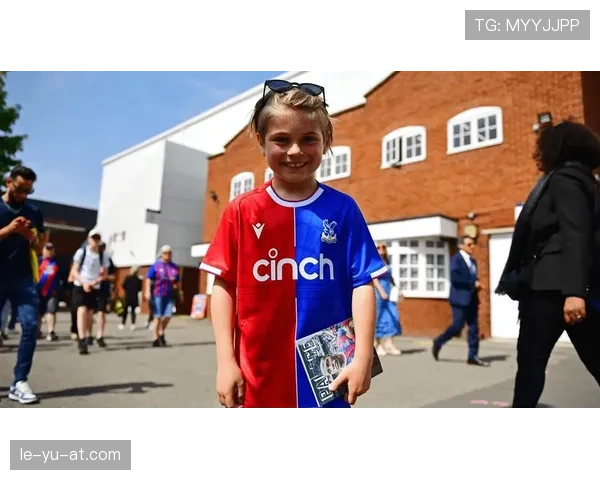 2023赛季足球新球衣亮相，创新设计与环保材质引领行业新风尚