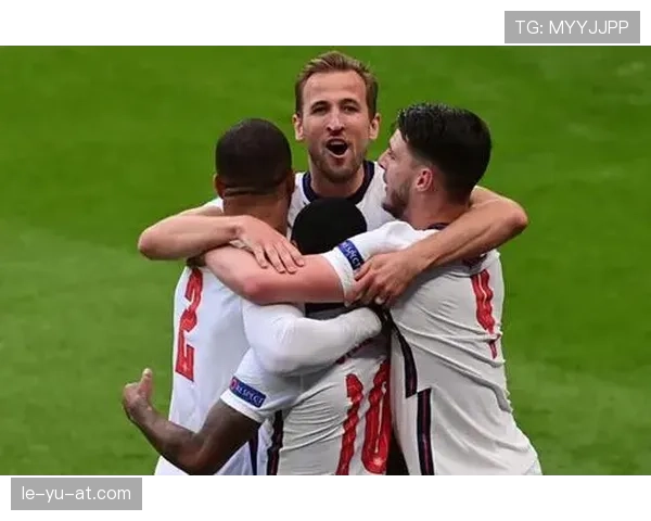 欧洲杯小组赛激战正酣，强队混战晋级悬念迭起