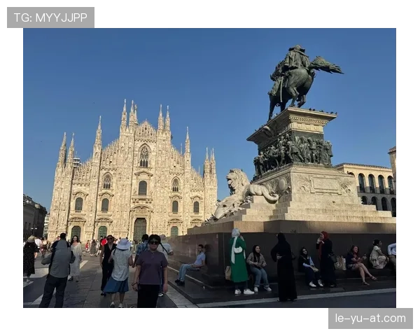 米兰球迷热情助威，主场氛围燃爆再创经典时刻
