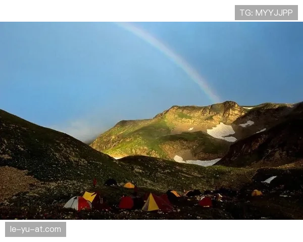 面对顶级中卫：阿尔瓦雷斯如何寻找空间