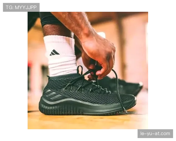 利拉德关键时单打拉开对方防线，较上季更稳健