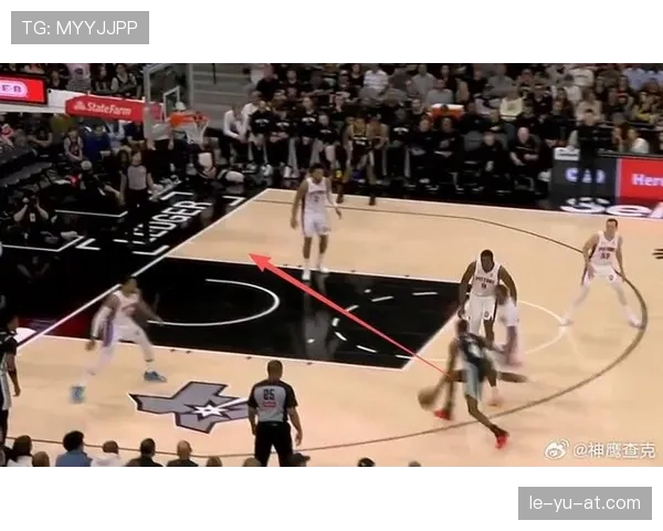 福克斯利用挡拆制造错位提升得分效率，主导国王关键回合表现